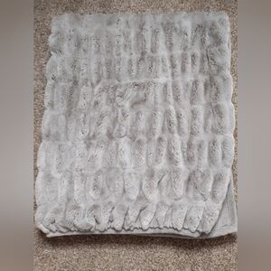 Pottery Barn Faux Fur Ruched Throw Blanket Gray 48x58 Heavy